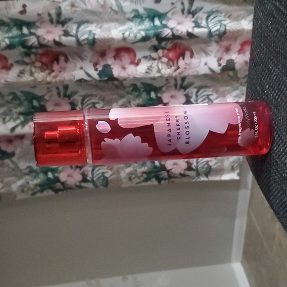 Bath & Body Works JAPANESE CHERRY BLOSSOM Mist - Picture 1 of 1